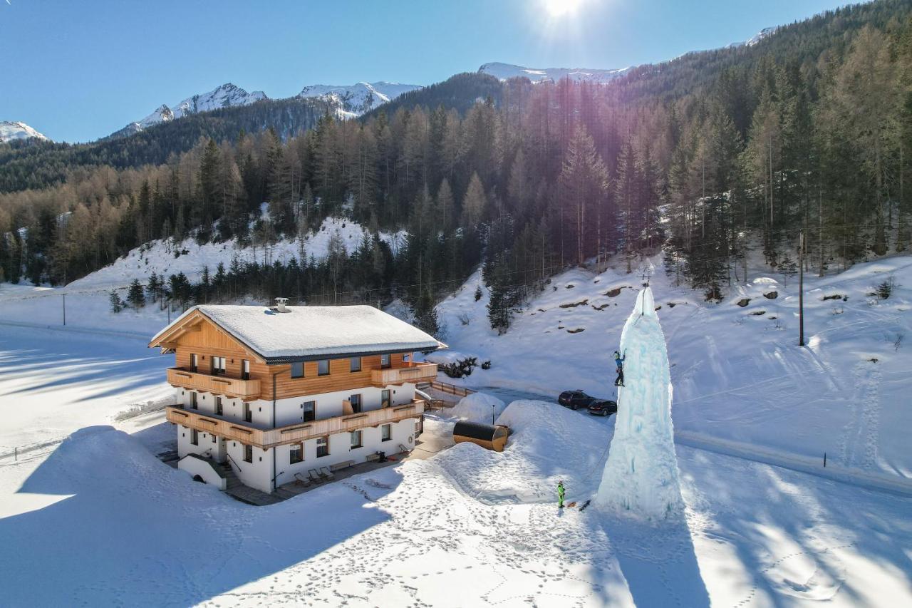 Nedererhof - Zimmer Enzian Mit Gemeinschaftskueche Schmirn Bagian luar foto