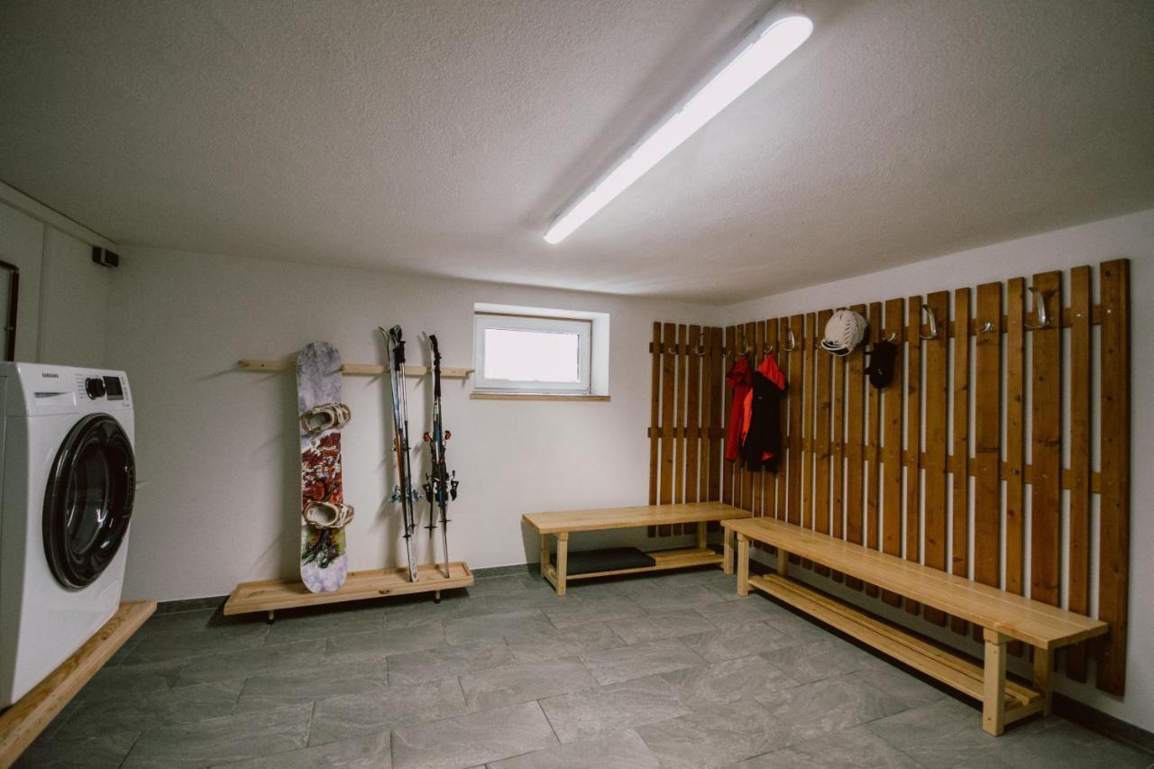 Nedererhof - Zimmer Enzian Mit Gemeinschaftskueche Schmirn Bagian luar foto